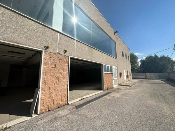 locale commerciale in affitto ad Avezzano