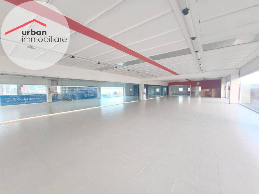 negozio in affitto ad Avezzano