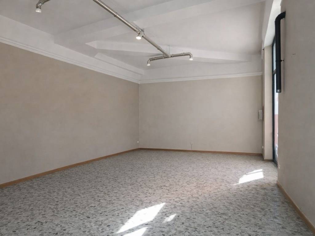 negozio in affitto ad Avezzano