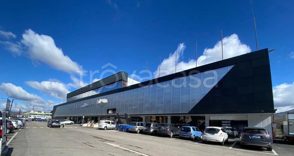 negozio in affitto ad Avezzano