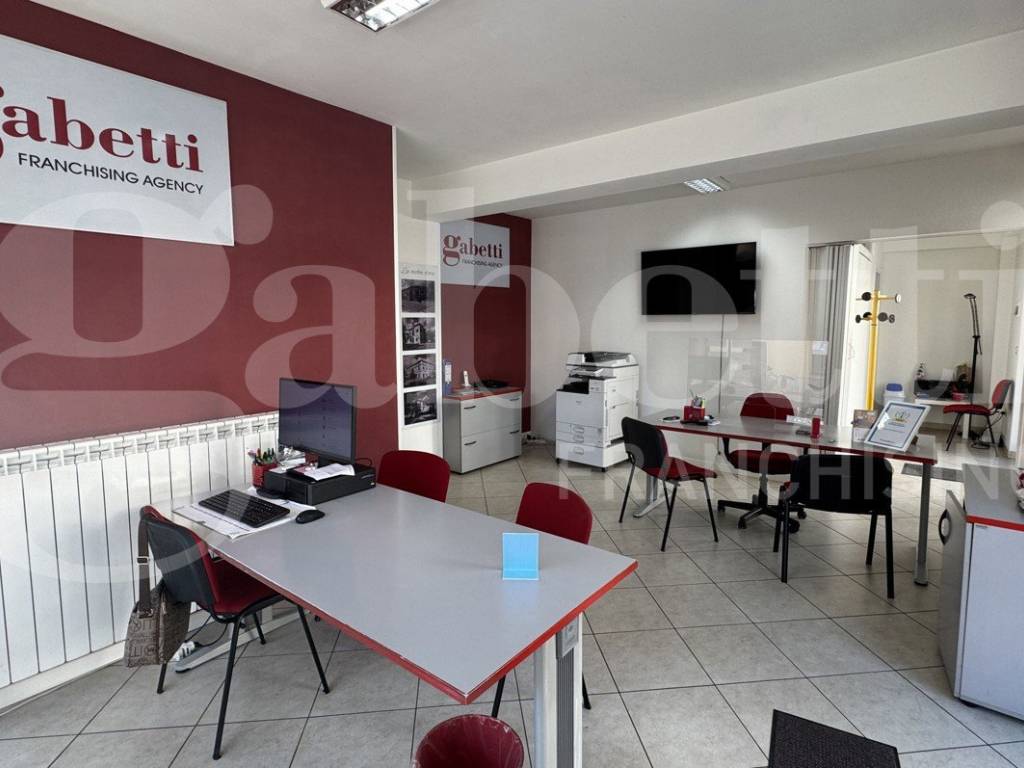 negozio in affitto ad Avezzano