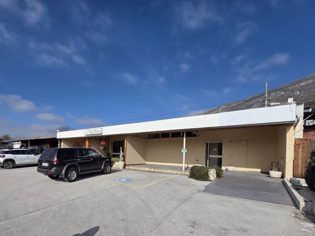 negozio in affitto ad Avezzano in zona San Pelino