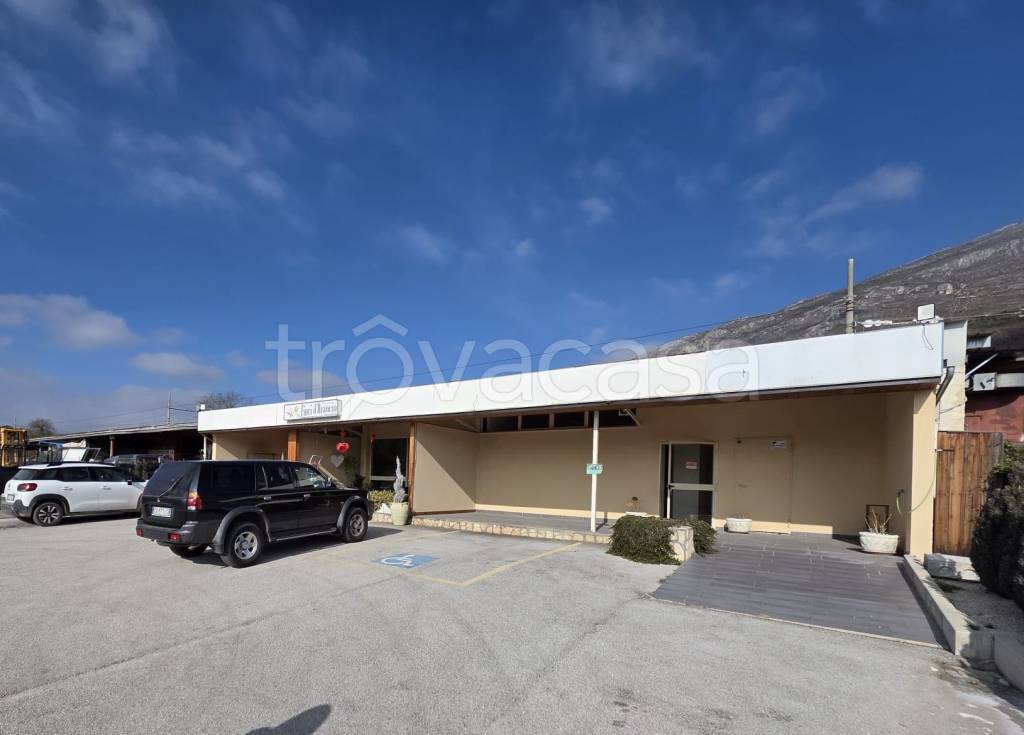 negozio in affitto ad Avezzano in zona San Pelino