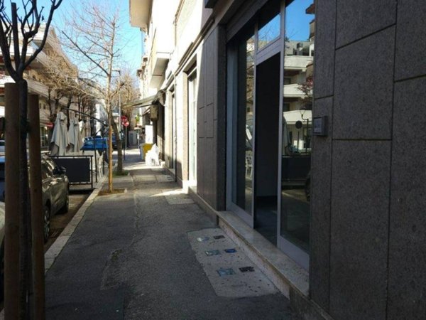 negozio in affitto ad Avezzano