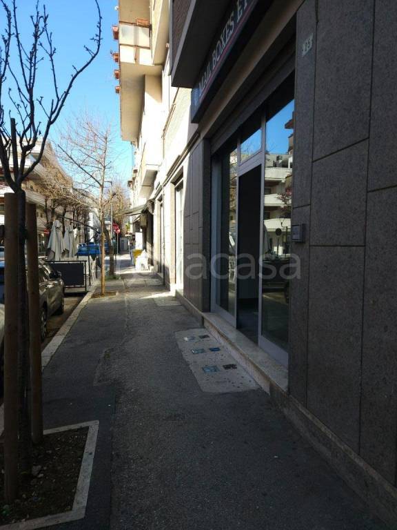 negozio in affitto ad Avezzano