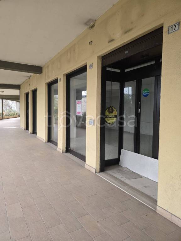 negozio in affitto ad Avezzano