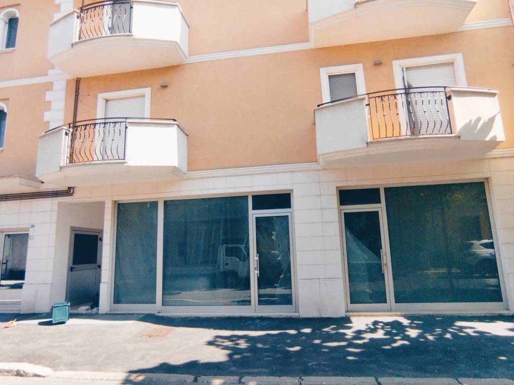 negozio in affitto ad Avezzano