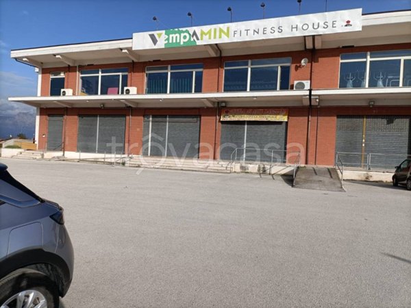 negozio in affitto ad Avezzano