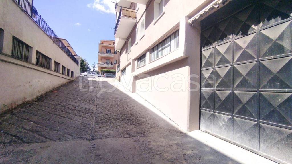 locale commerciale in affitto ad Avezzano