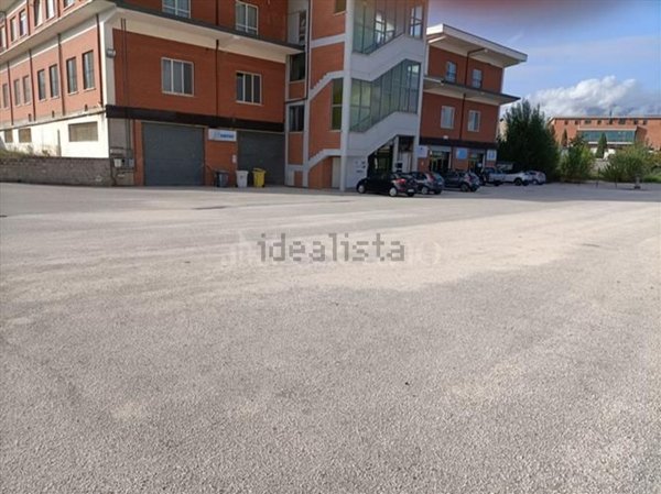 locale commerciale in affitto ad Avezzano