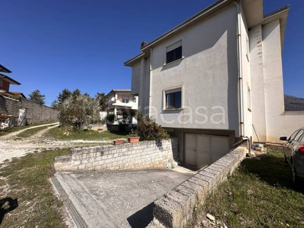 casa indipendente in affitto ad Avezzano in zona San Pelino