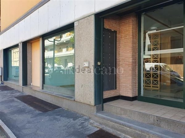 locale commerciale in affitto ad Avezzano