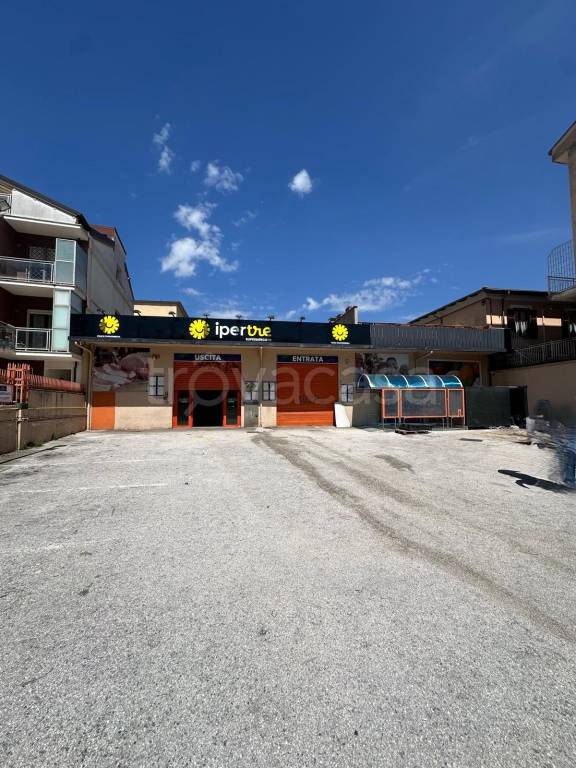 negozio in affitto ad Avezzano