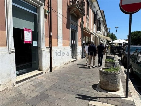 locale commerciale in affitto ad Avezzano