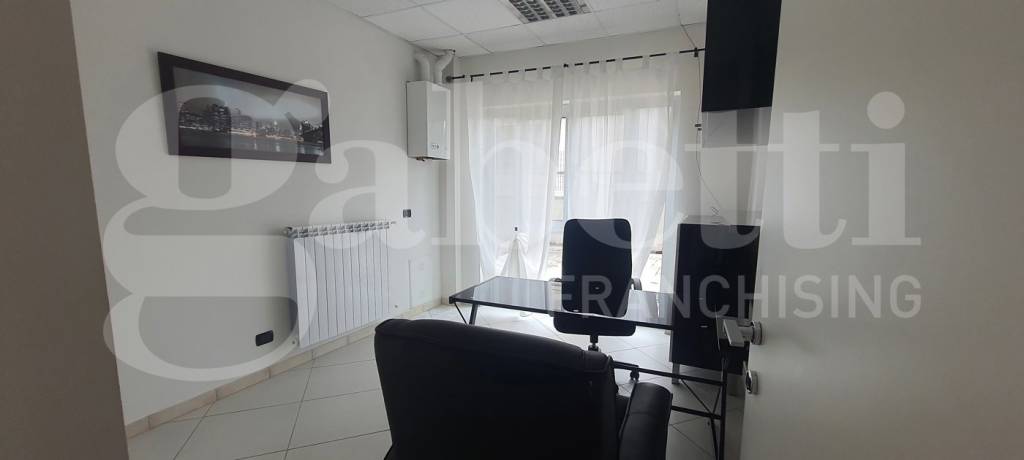 ufficio in affitto ad Avezzano in zona Caruscino