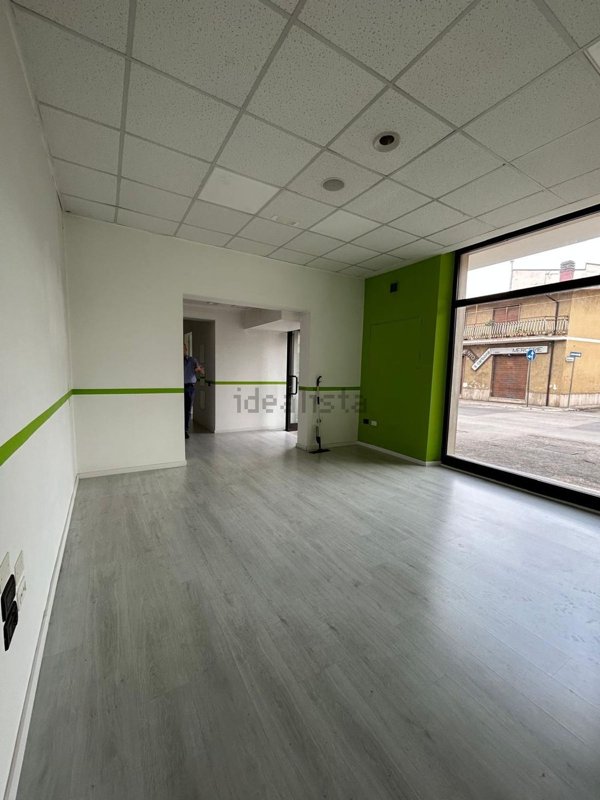 locale commerciale in affitto ad Avezzano