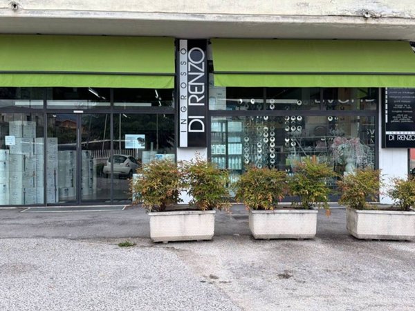 negozio in affitto ad Avezzano