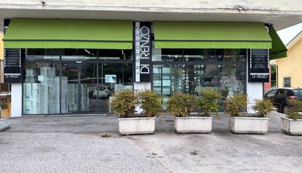 negozio in affitto ad Avezzano in zona Caruscino