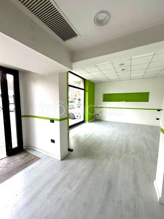 negozio in affitto ad Avezzano