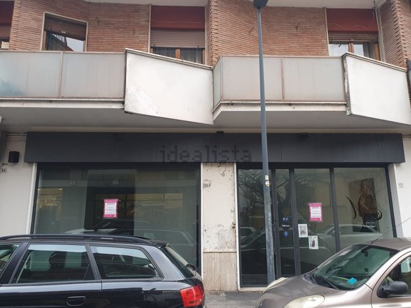 locale commerciale in affitto ad Avezzano