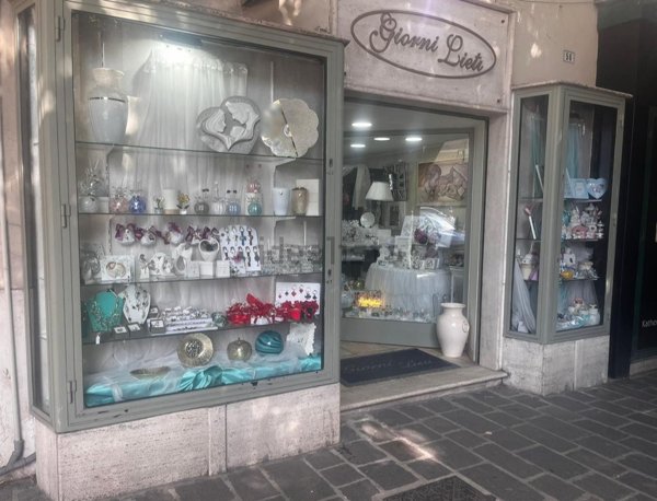 negozio in affitto ad Avezzano