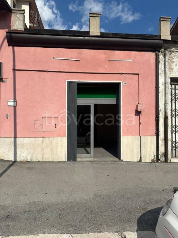 negozio in affitto ad Avezzano