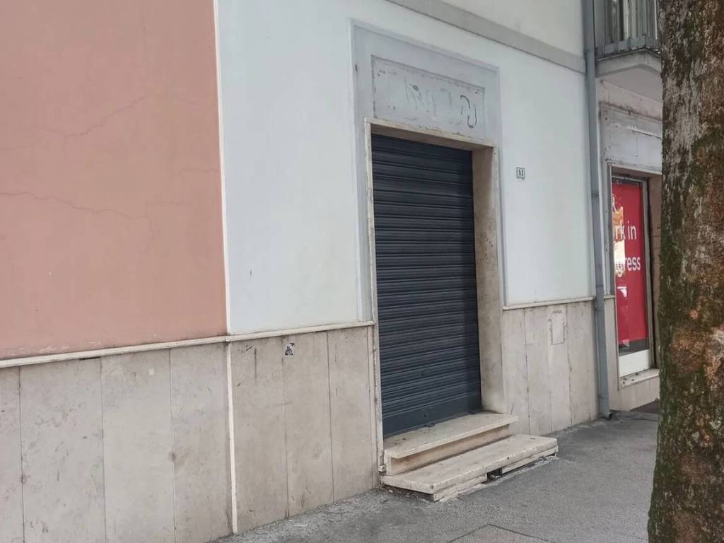 negozio in affitto ad Avezzano