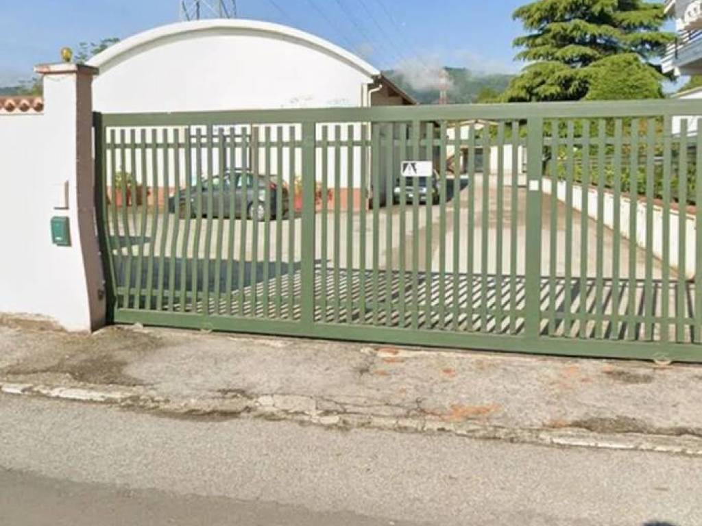 negozio in affitto ad Avezzano in zona Via Nuova
