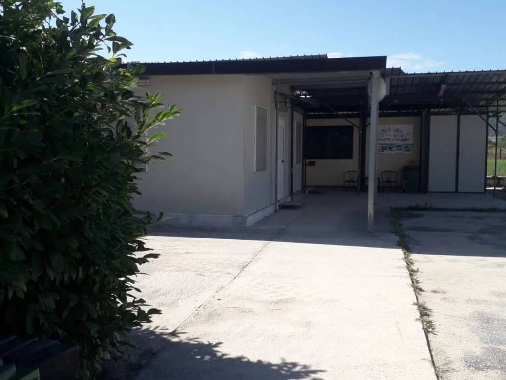 locale commerciale in affitto ad Avezzano