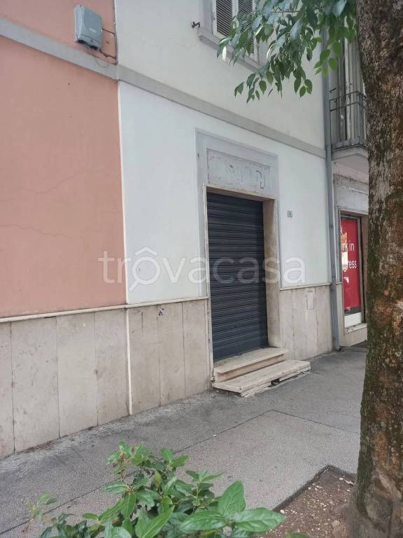 negozio in affitto ad Avezzano
