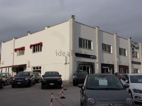 negozio in affitto ad Avezzano in zona Caruscino