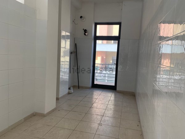 locale commerciale in affitto ad Avezzano in zona Caruscino