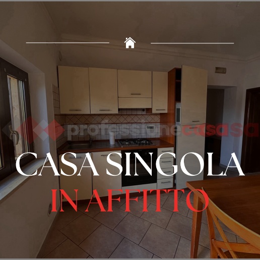 casa indipendente in affitto ad Avezzano in zona Caruscino