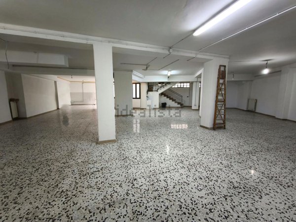 locale commerciale in affitto ad Avezzano in zona Caruscino