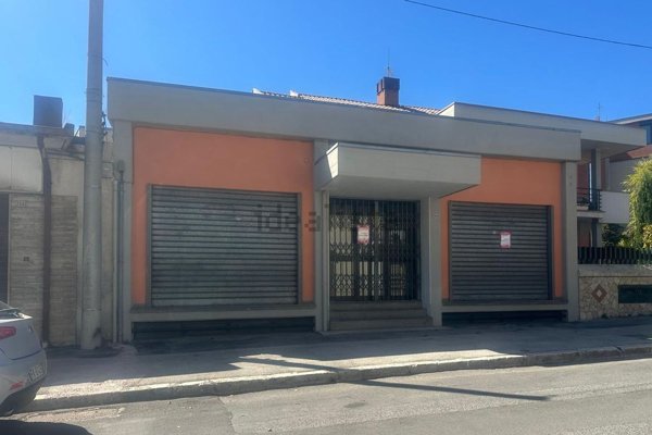 locale commerciale in affitto ad Avezzano
