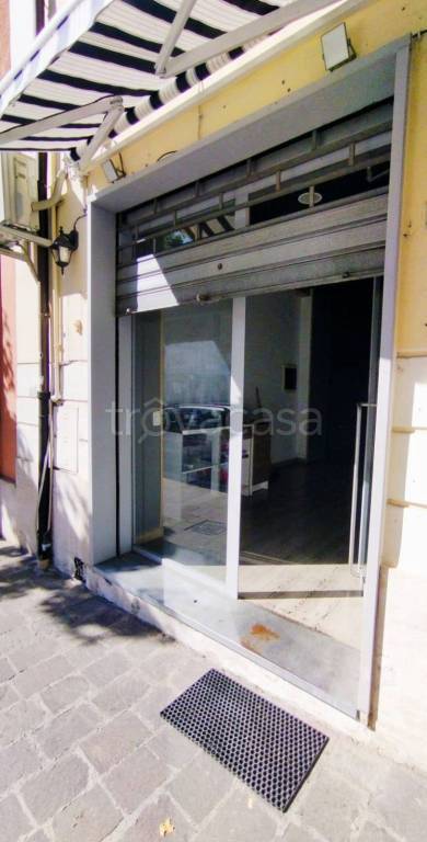 locale commerciale in affitto ad Avezzano