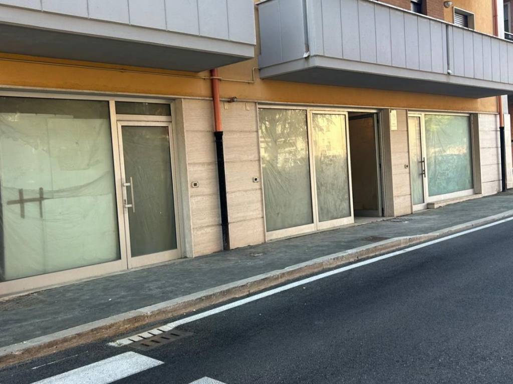locale commerciale in affitto ad Avezzano