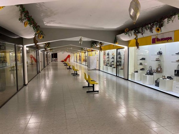 locale commerciale in affitto ad Avezzano in zona Caruscino