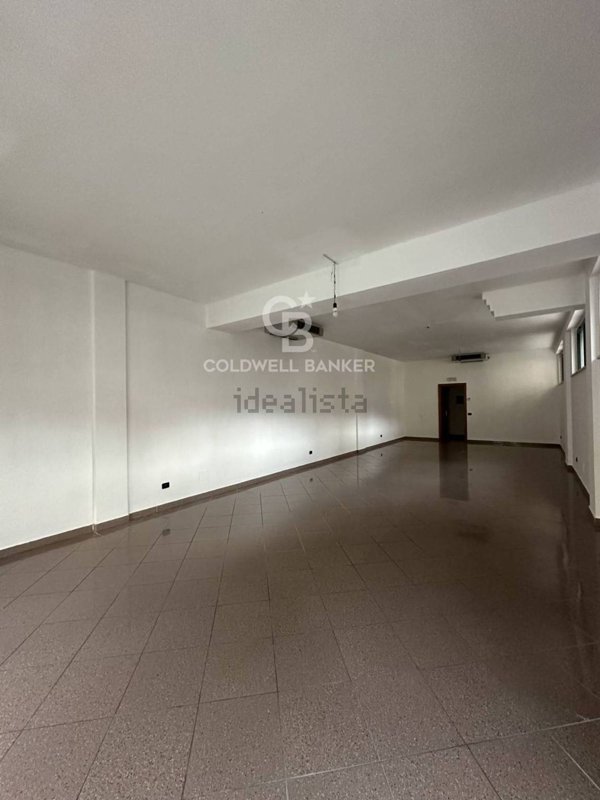 locale commerciale in affitto a Castel di Sangro
