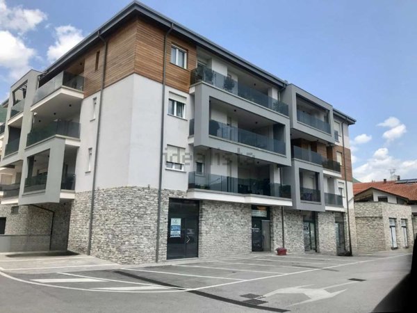 locale commerciale in affitto a Castel di Sangro