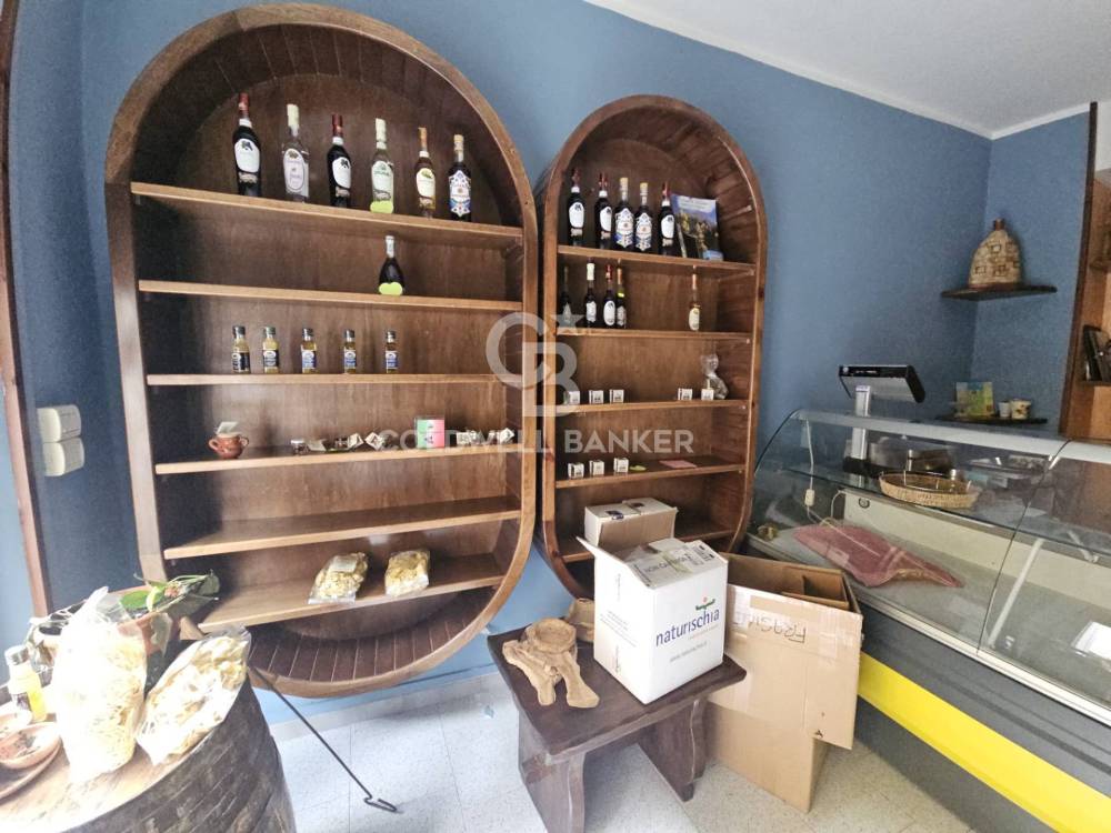 locale commerciale in affitto a Castel di Sangro