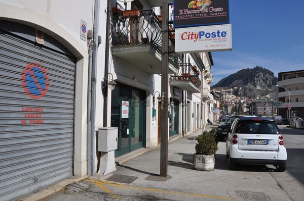 locale commerciale in affitto a Castel di Sangro