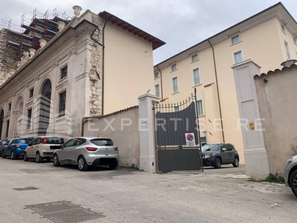 locale commerciale in affitto a L'Aquila