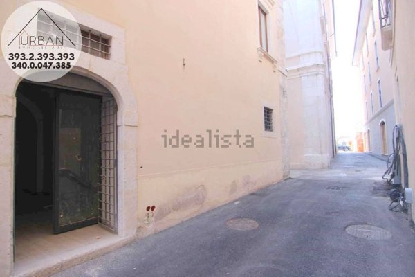 locale commerciale in affitto a L'Aquila in zona Centro Città
