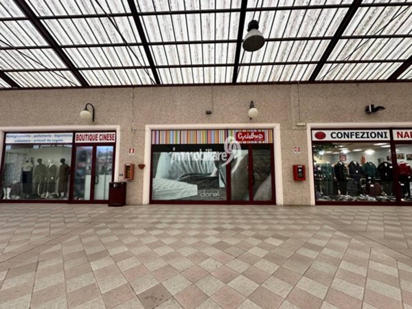 locale commerciale in vendita a L'Aquila in zona Pettino