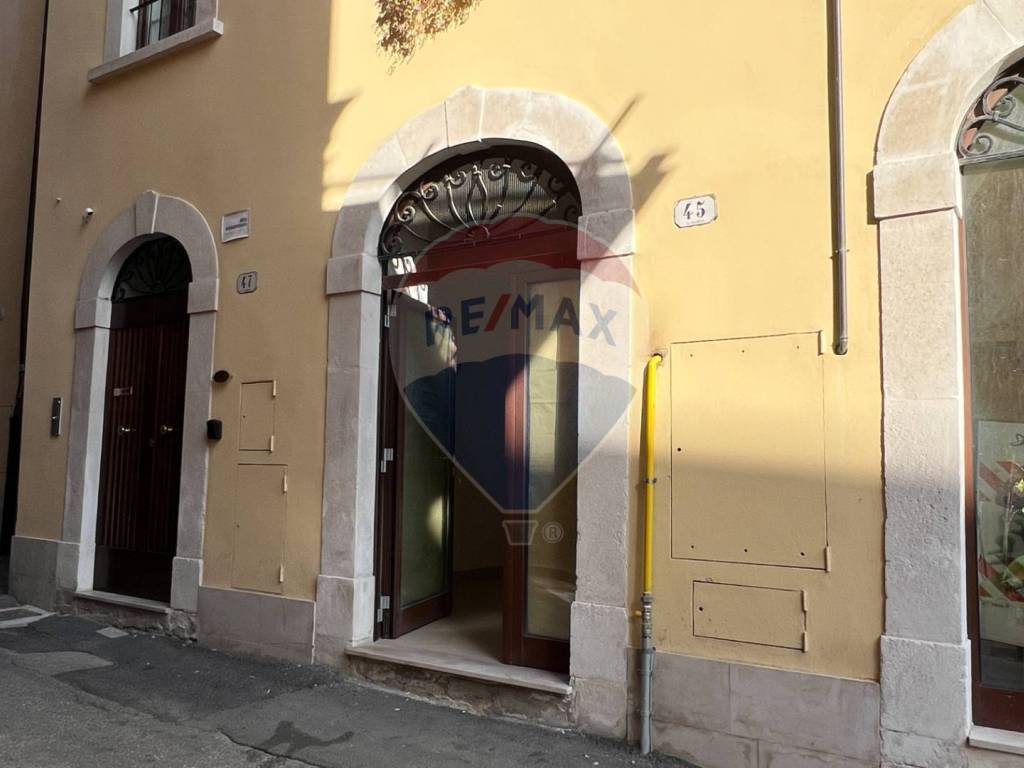 negozio in affitto a L'Aquila in zona Centro Città