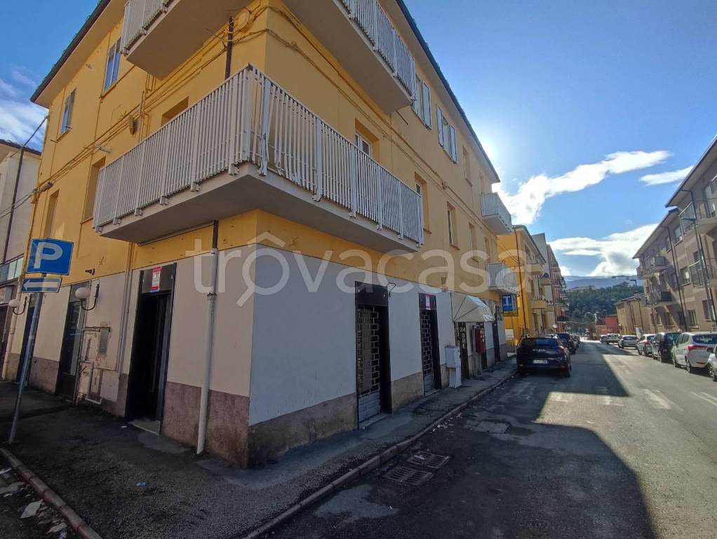 negozio in affitto a L'Aquila in zona Torrione