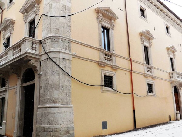 negozio in affitto a L'Aquila in zona Centro Città