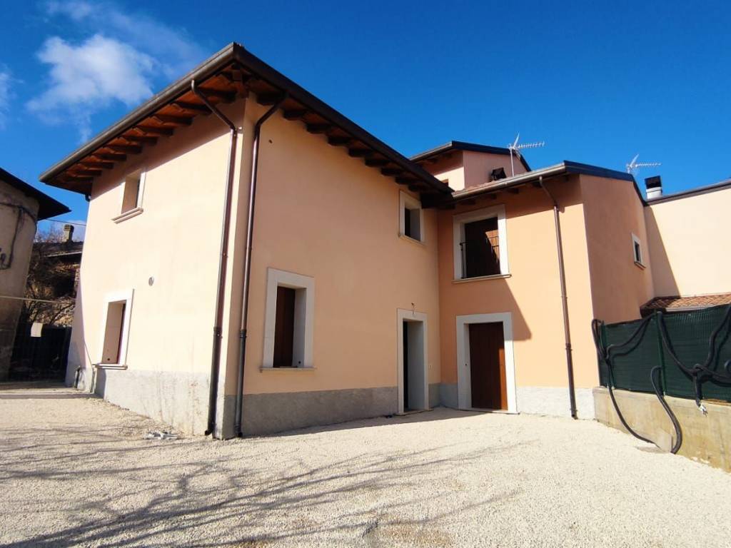 casa indipendente in affitto a L'Aquila in zona Pianola