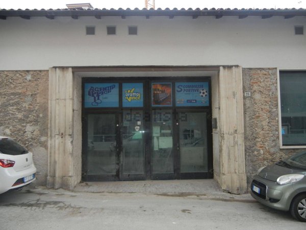 locale commerciale in affitto a L'Aquila in zona Centro Città